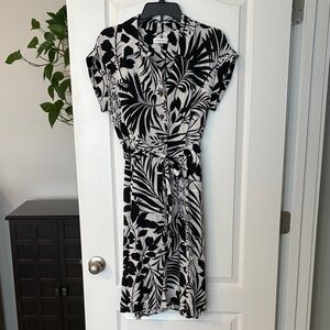 CALVIN KLEIN black & white button up dress with tie and pockets